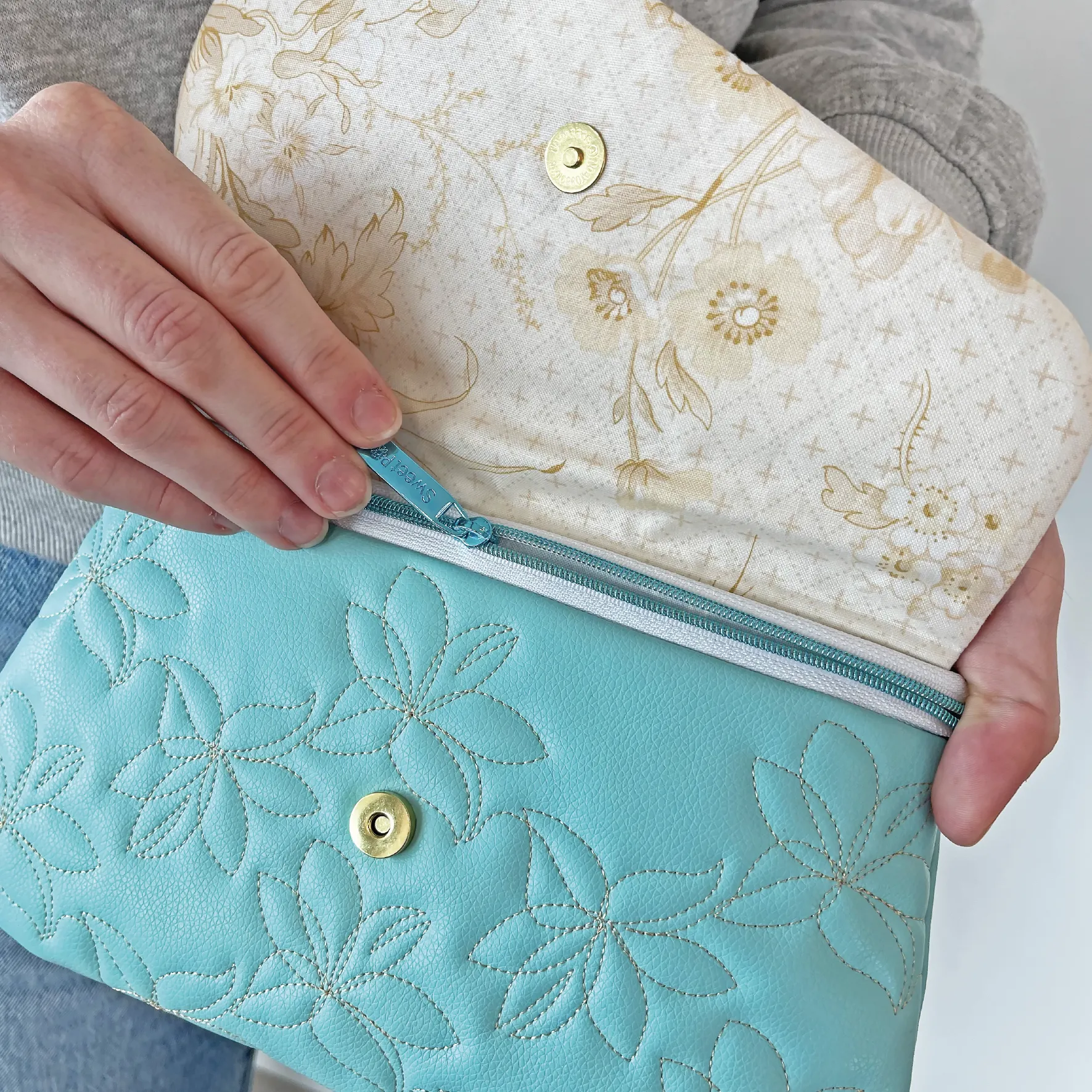 Magnolia Clutch With Zipper