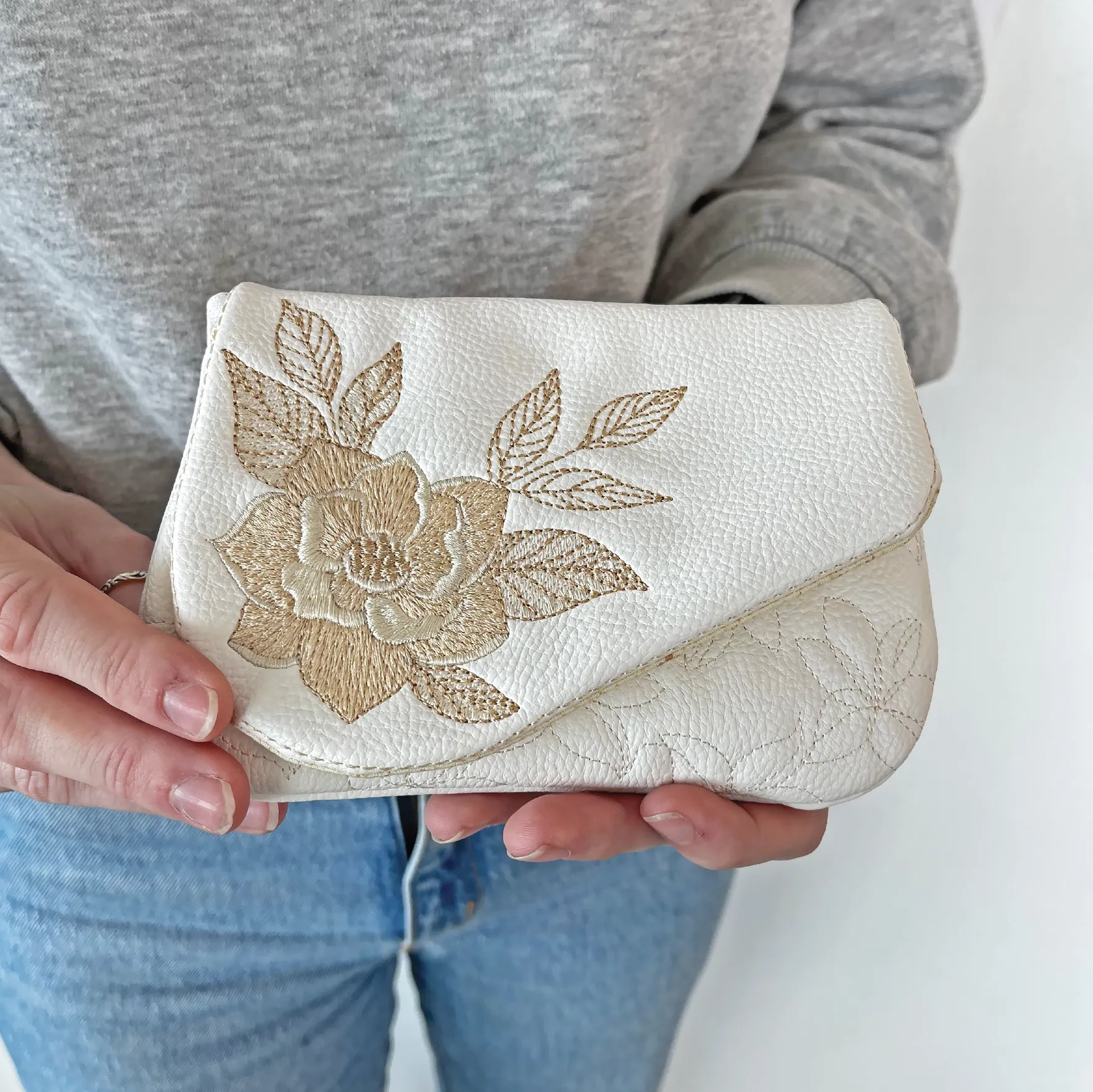 Magnolia Clutch With Zipper