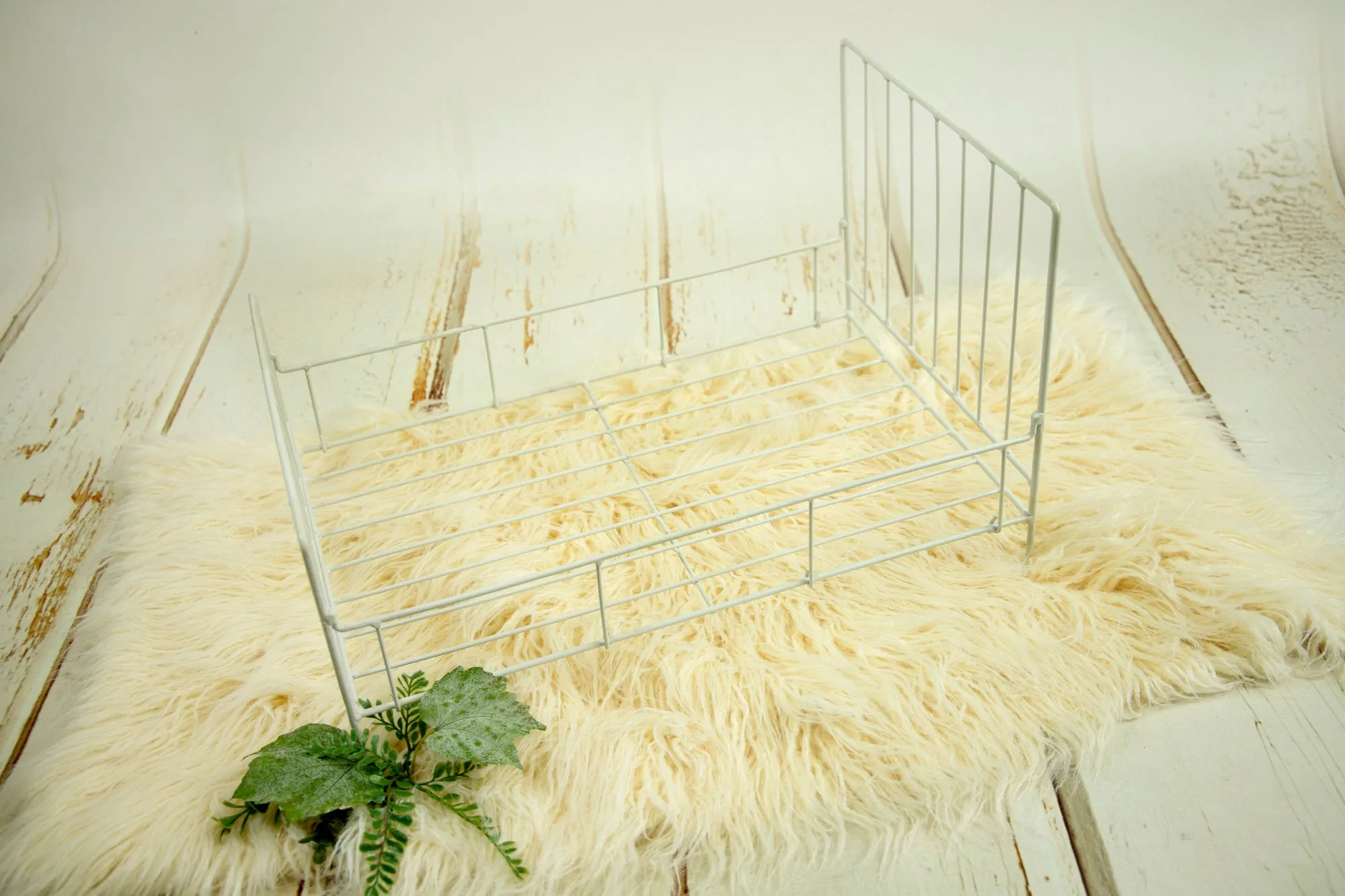 Vintage Wire Bed - White